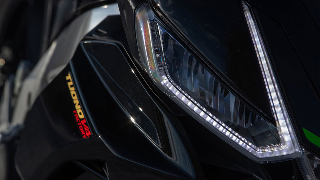 TUONOV4�@�t�@�N�g���[